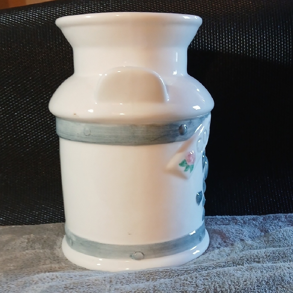 Vintage Ceramic Cookie Jar with Heart Design - Picture 2 of 9